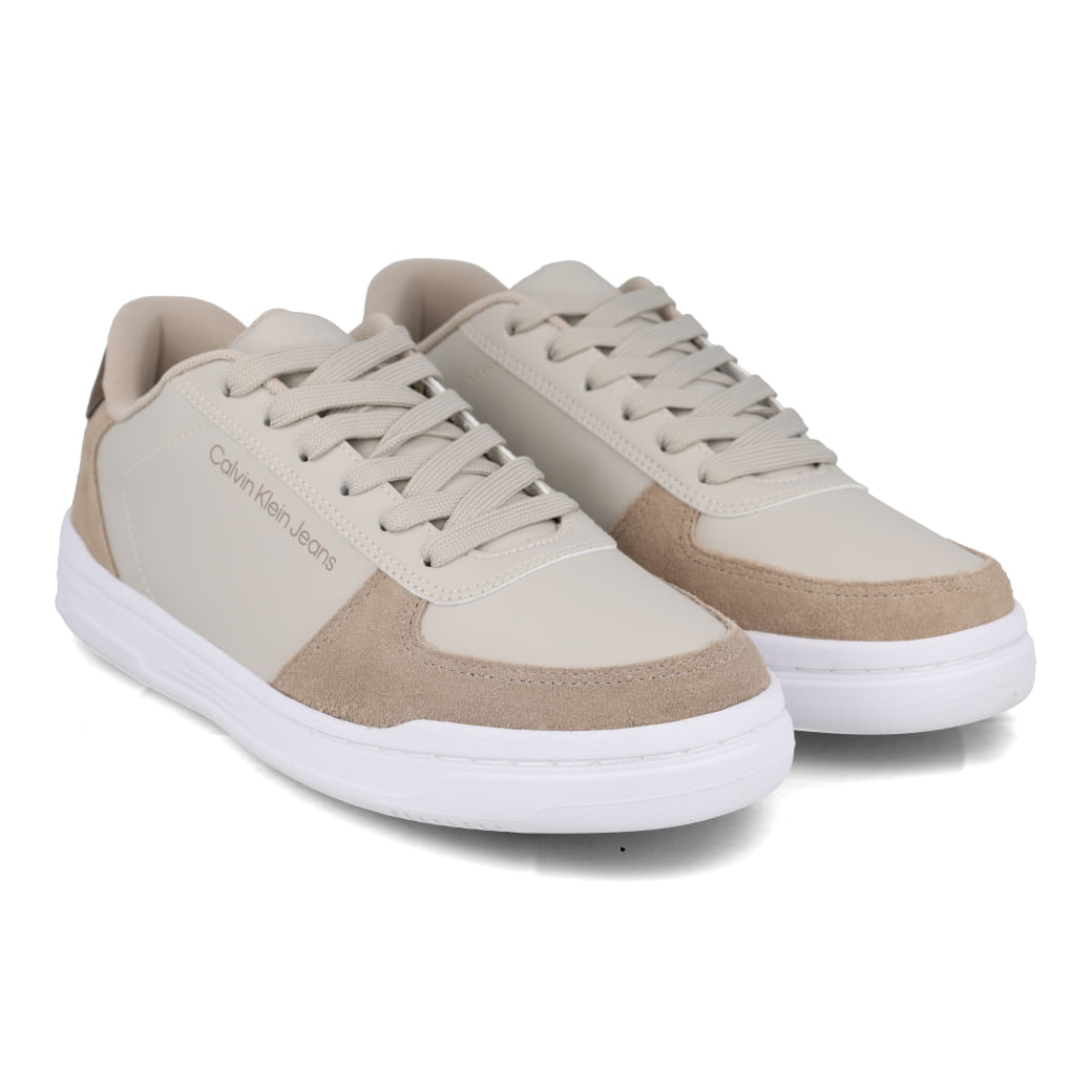 Sapato casual masculino Calvin Klein bege mostrando a parte frontal